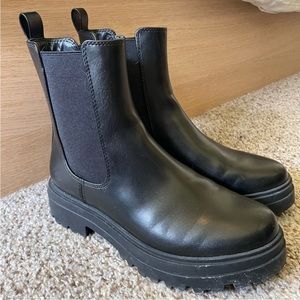 Black Chunky Chelsea Boots
